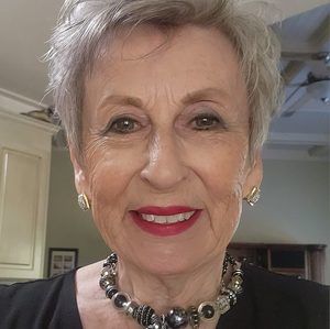 Meet your Posher, Pauline